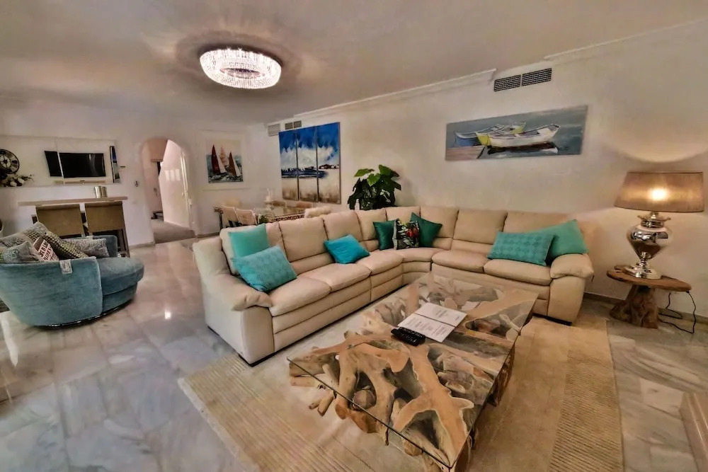 Luxury Apartment On The Golden Mile