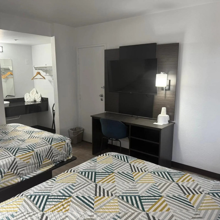 Motel 6-Des Moines, IA - North