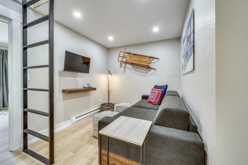 Tenmile Viewhouse 2 Bedroom Townhouse by Redawning