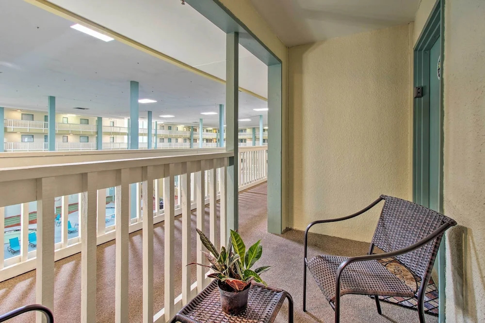 Long-term Stays Welcome: HH Island Resort Condo