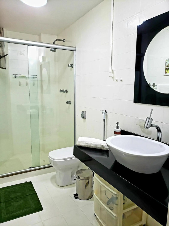Apartamento COPACABANA REFORMADO - 400m da PRAIA, 2 QUARTOS, Portaria 24h, Wi-Fi, Ar condicionado, Cozinha Completa, Churrasqueira no prédio