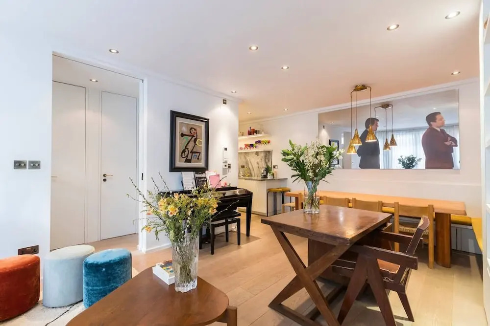 Airy and Bright 4 bed house near Hyde Park