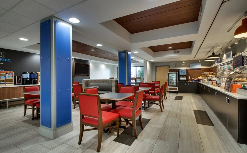 Holiday Inn Express Hotel & Suites Cedar Rapids I-380 at 33rd Avenue by IHG
