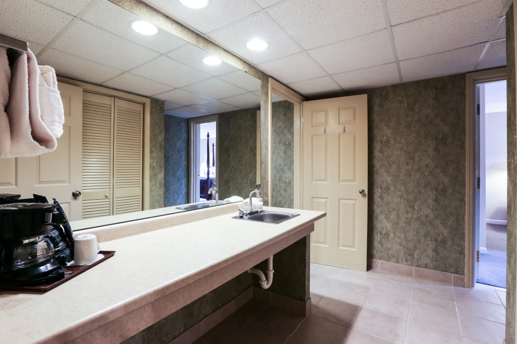 Meadowbrook Inn