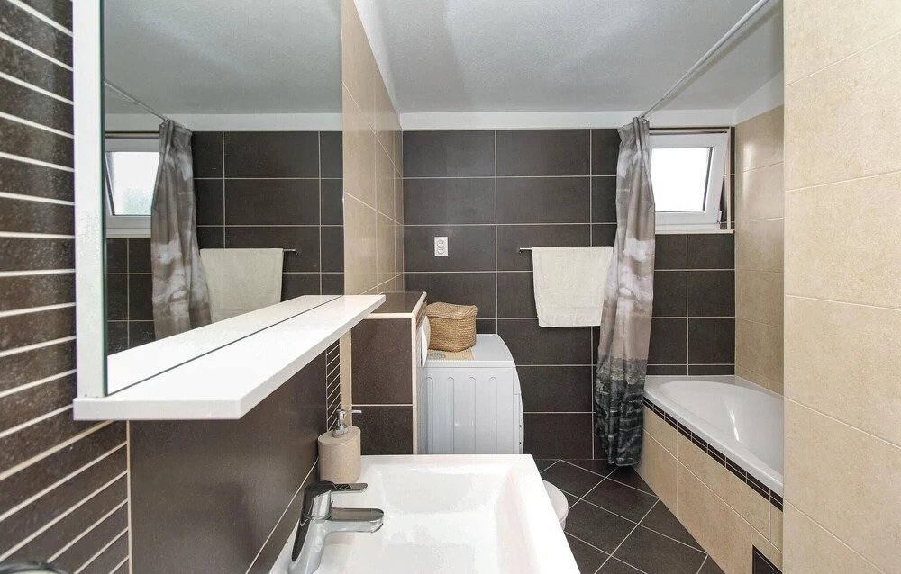 Beautiful Home in Pano With Wifi and 5 Bedrooms