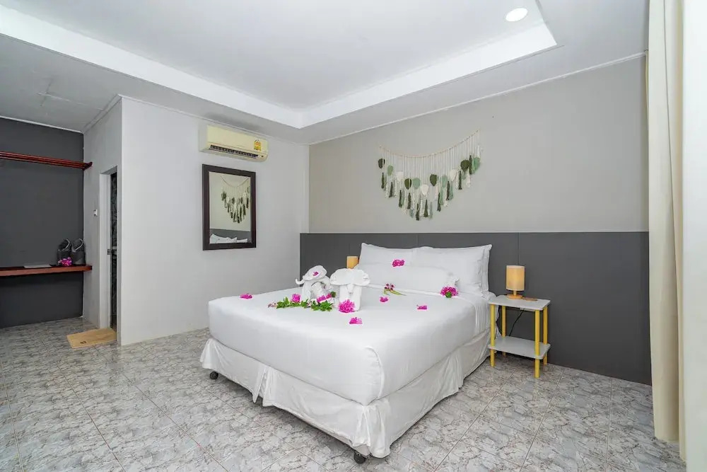 Lanta Beachfront Resort