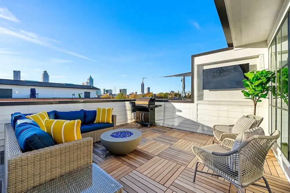 Stylish Midtown Home w Rooftop Views by Silverx
