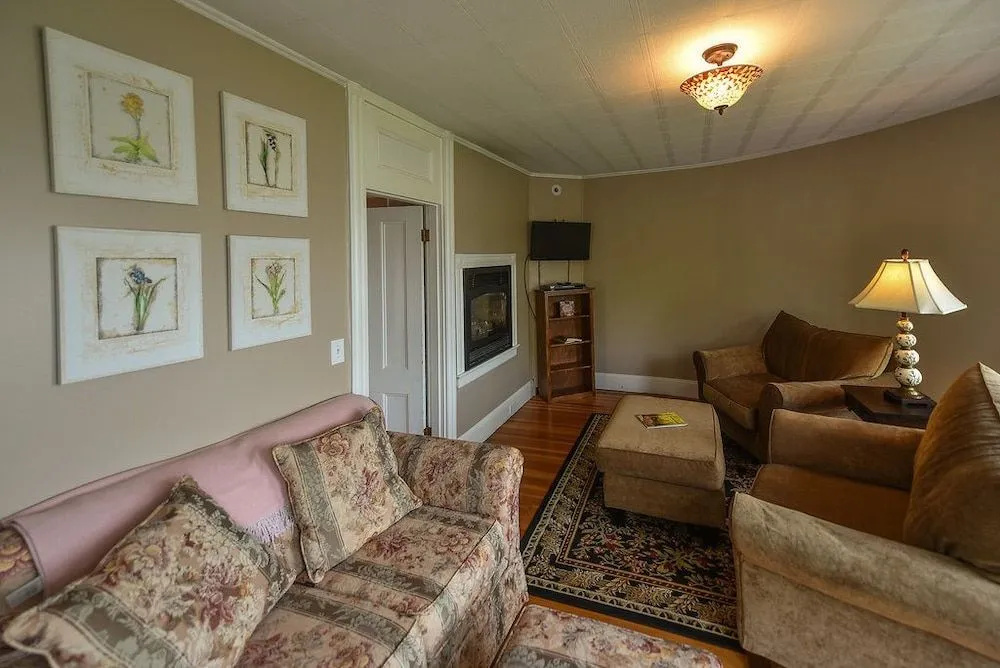 Saltair Inn Waterfront B&B
