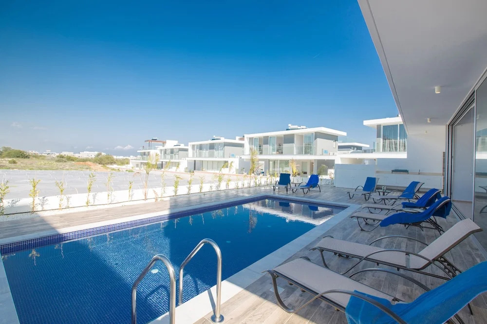 Villa Prol17, Exquisite 5bdr Villa With Pool, Close to Fig Tree Bay Beach