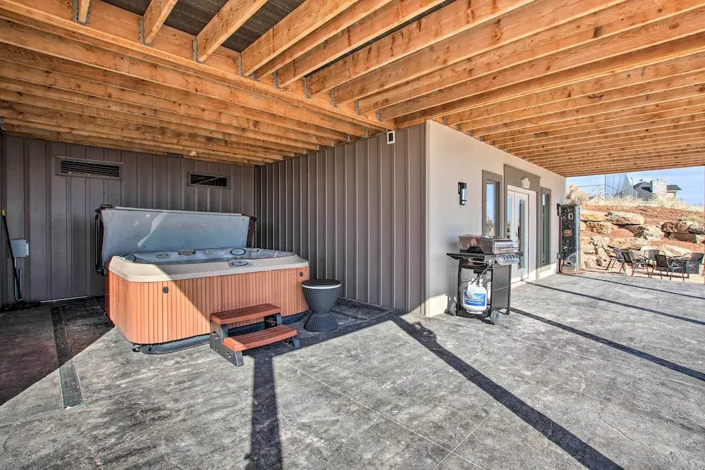 Spacious Home w/ Mtn Views: 2 Mi to Bear Lake!