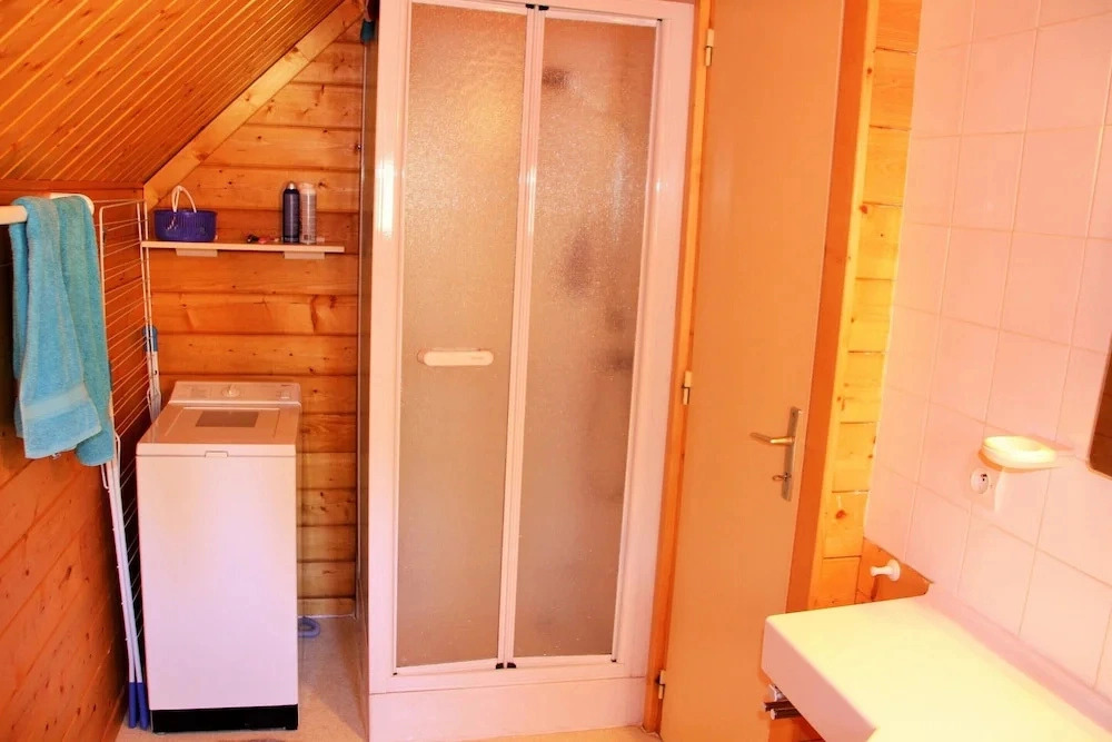 Lakeside Escape for 6 Guests