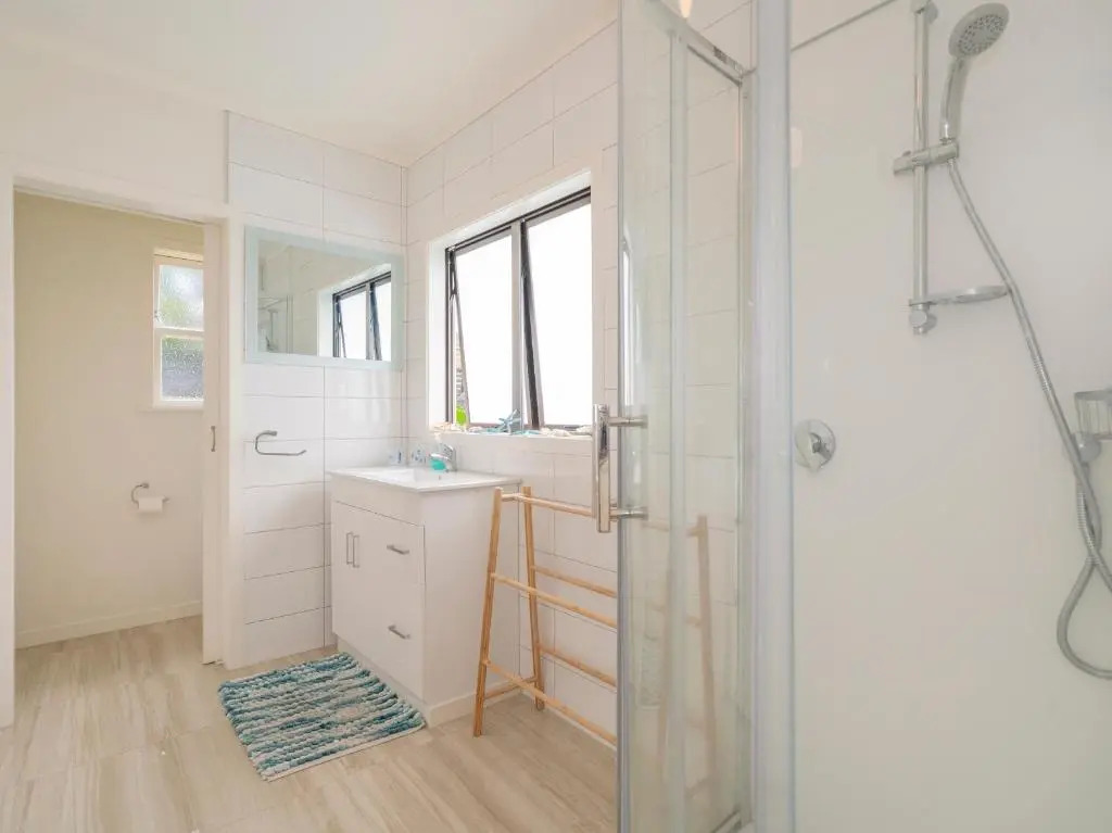 Beach House on Hetherington - Whangamata Home