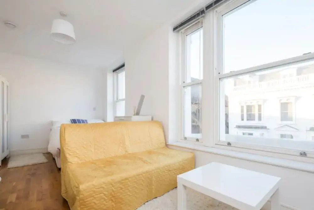 Bright Ensuite Studio Apartment in West Kensington