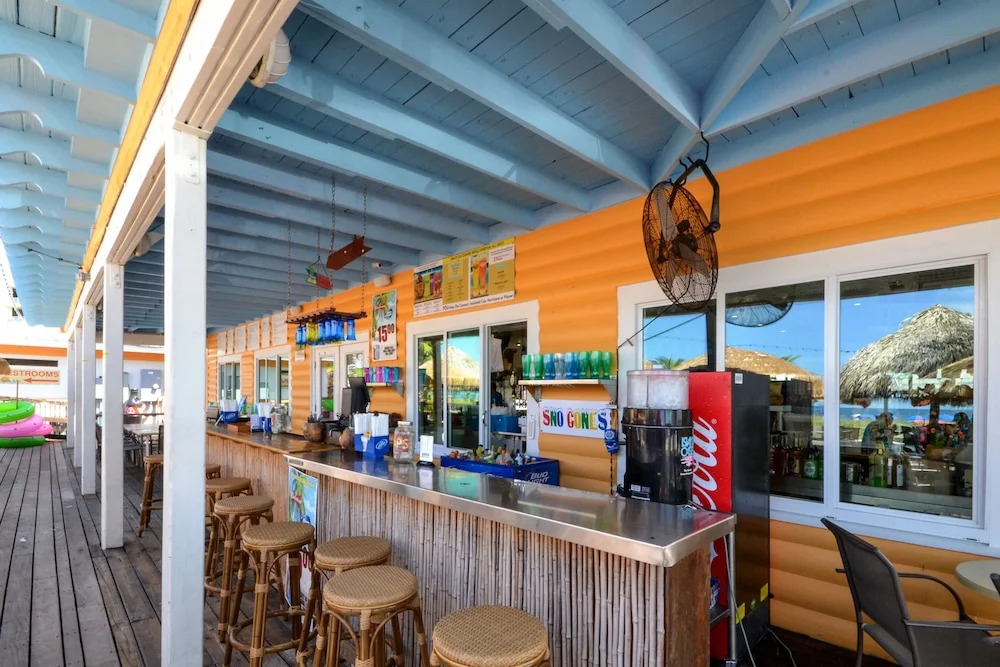 Madeira Beach H-210 by Vtrips