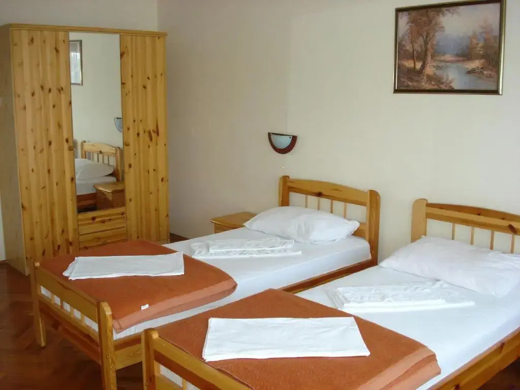 Rooms Bijela Ruža