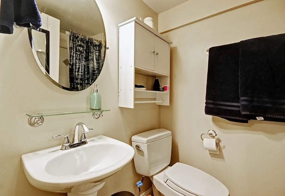 Brick 3BR Home in Trendy Neighborhood, Newly Renovated! Holiday home 3
