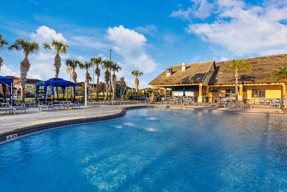 Welcome to Your Luxury Moana Villa