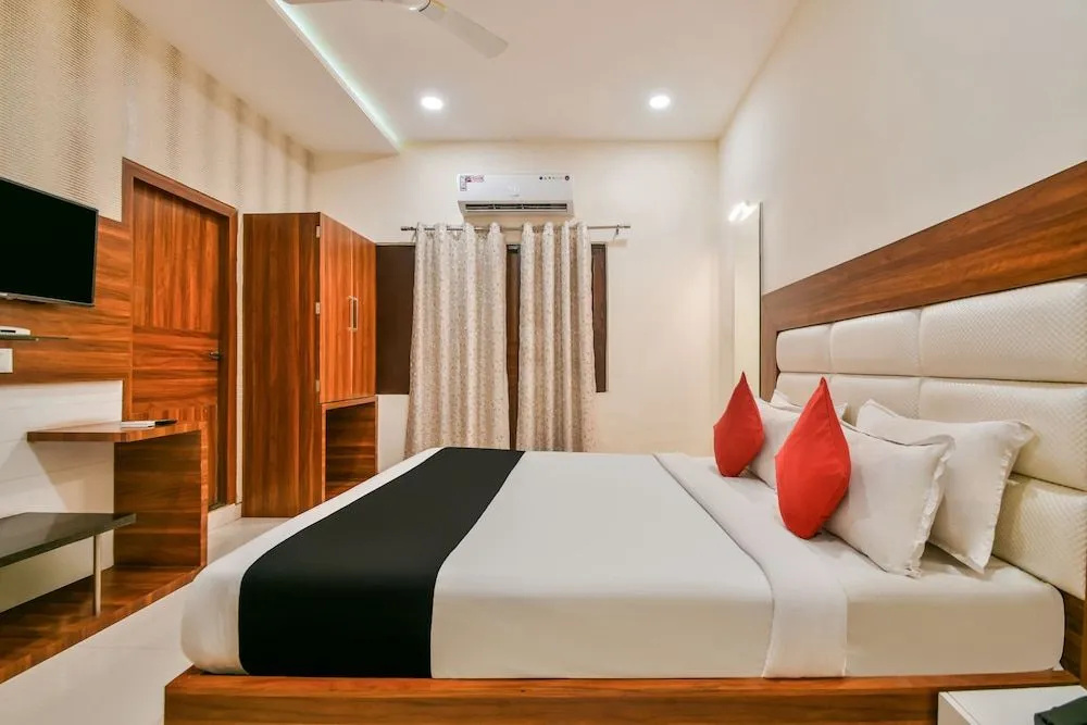 Capital O 39418 Hotel Harsh Deep
