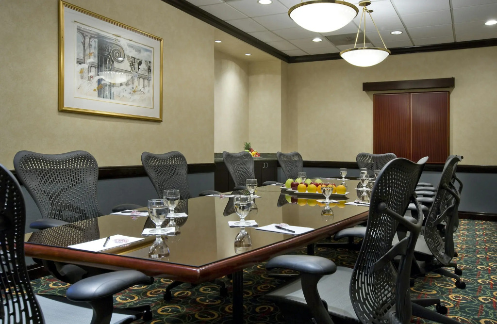 DoubleTree Suites by Hilton Hotel & Conference Center Chicago-Downers Grove