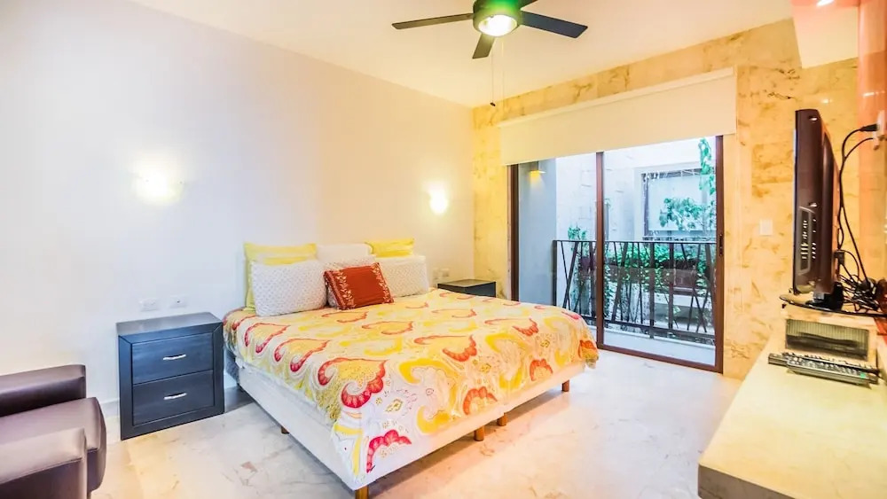 Las Brisas 401 3 Bedroom Condo by RedAwning