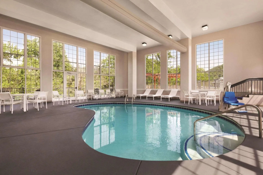 Country Inn & Suites by Radisson, Pigeon Forge South, TN