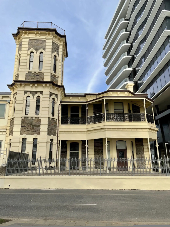 Seafield Tower Glenelg Apartment