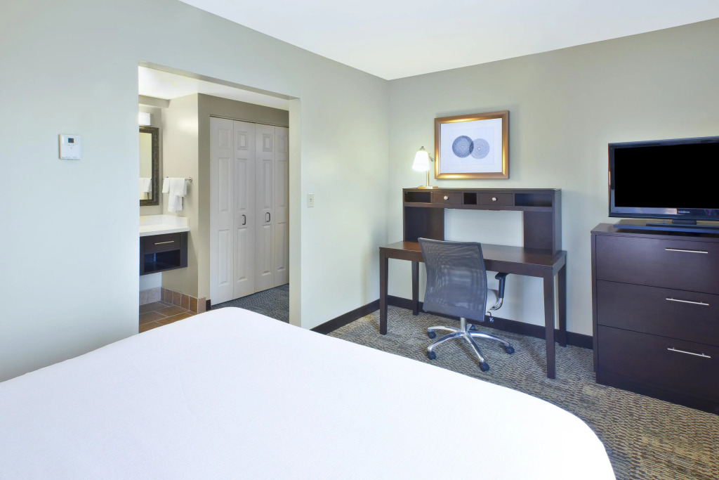 Staybridge Suites Cleveland Mayfield Heights Beachwood by IHG