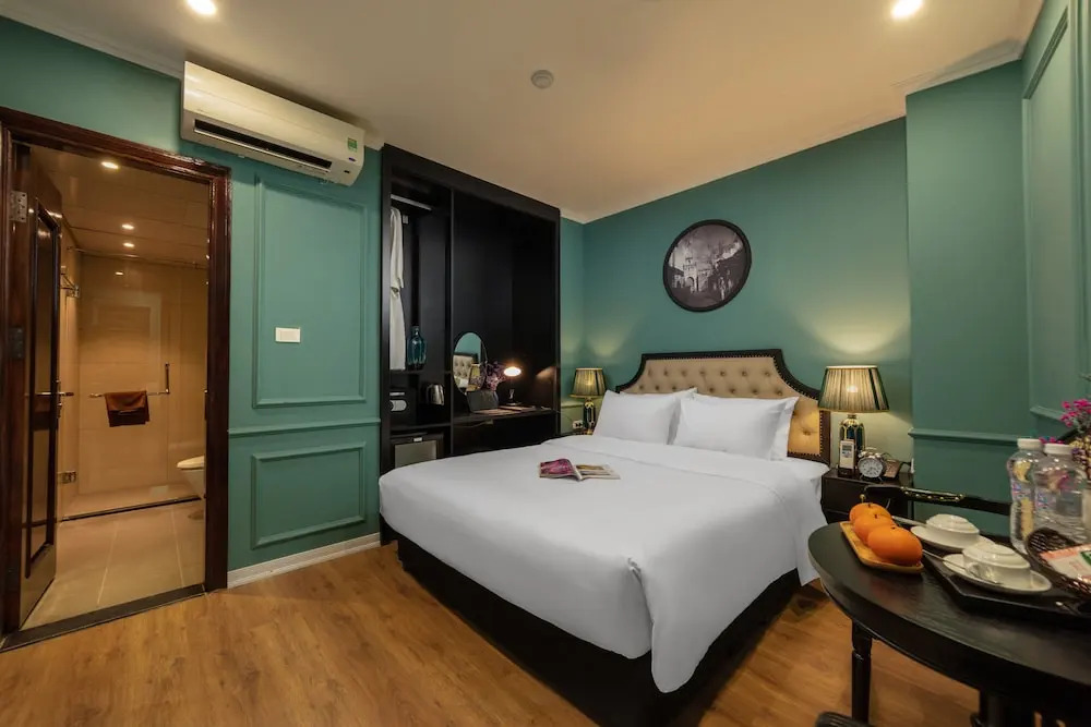 Madelise Palace Hotel & Travel