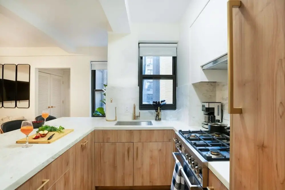 52-3de Newly Renovated 2BR BTH Midtown East