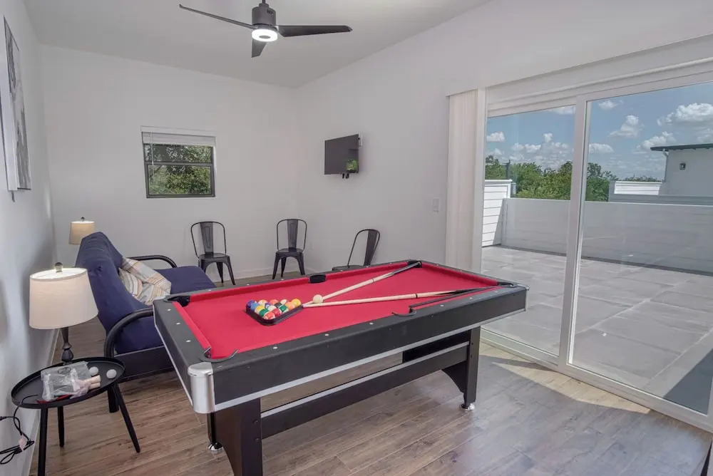 Gorgeous 3 BR 2 BA Near Amazing Downtown