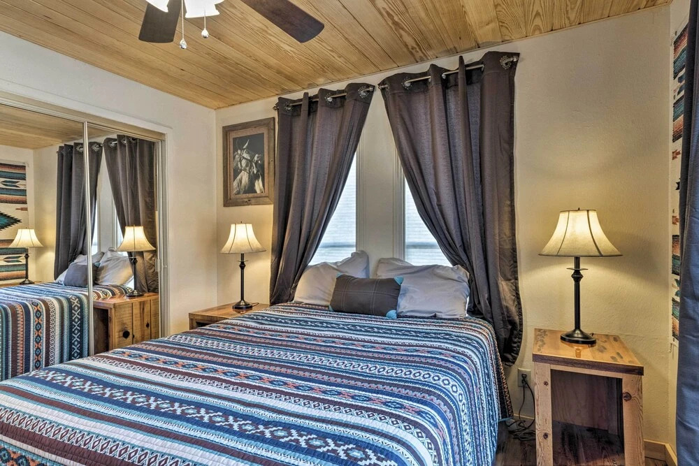 Lavish Ruidoso Condo w/ 2 Private Decks & Hot Tub!