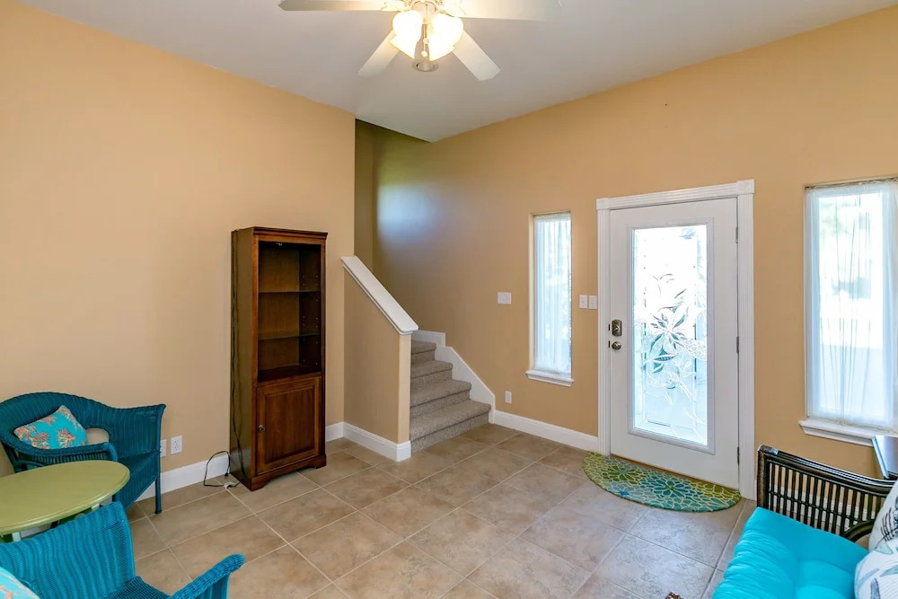 Walk To Beach! 3br, 3ba In Royal Sands With Access To 2 Pool 3 Bedroom Home