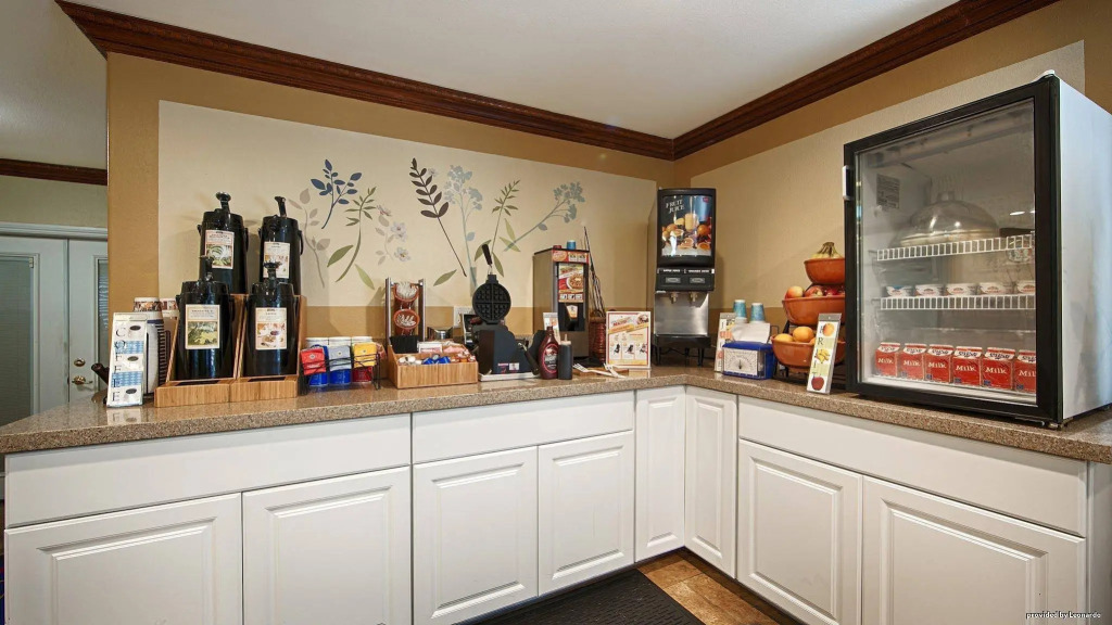 Best Western Harbour Inn & Suites Huntington - Sunset Beach