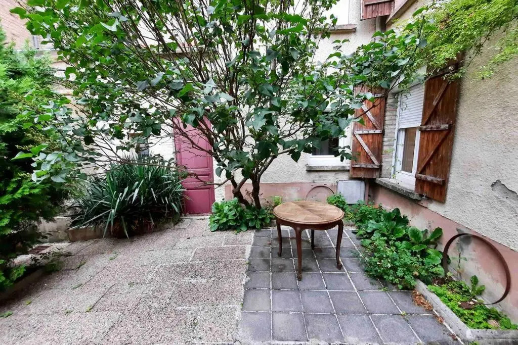 Grand studio confort avec extérieur