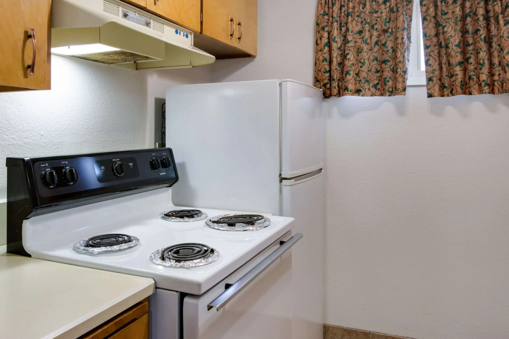 Bend Inn & Suites