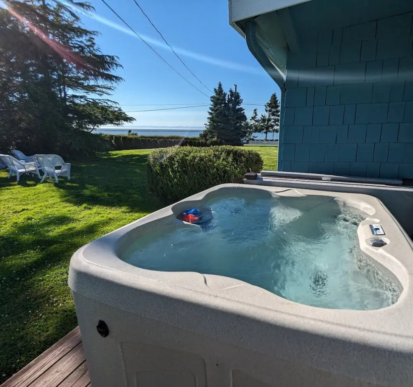 Juan de Fuca Waterfront Hotel & Cottages