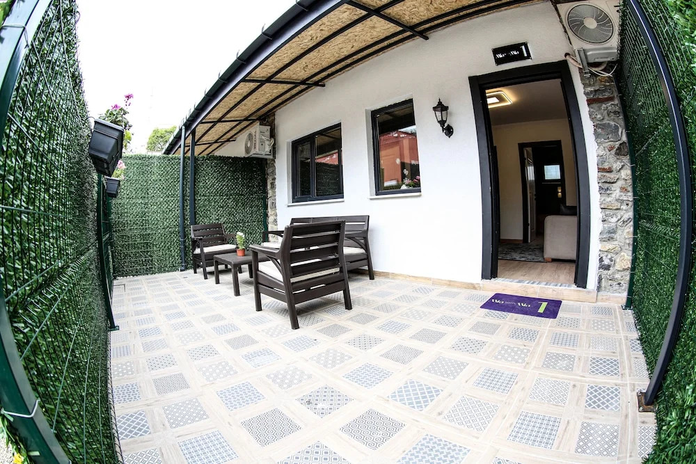 Апарт-отель Mia Mia Suites