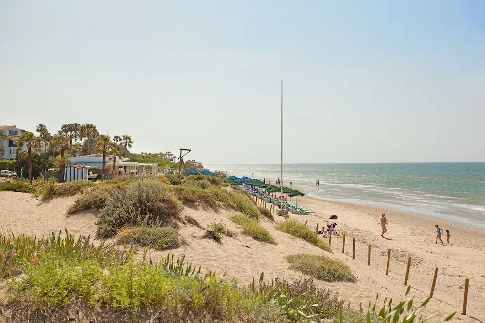 Studio in Marbella With Beachfront Pool
