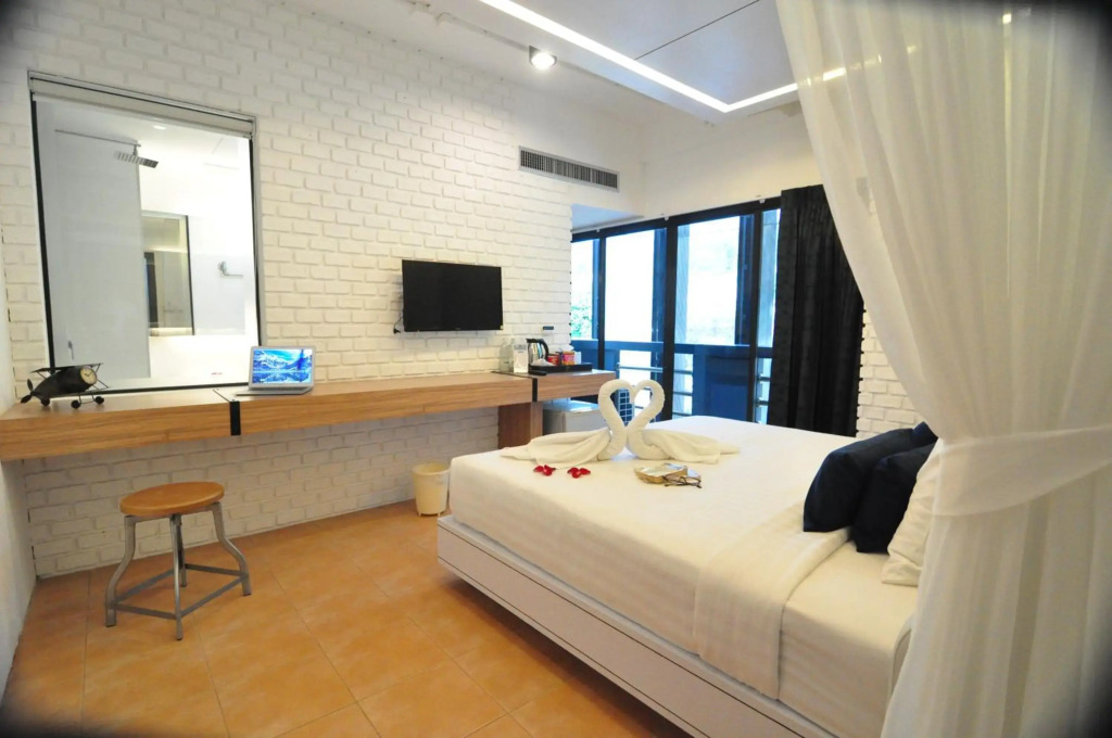 Forty Winks Phuket Hotel
