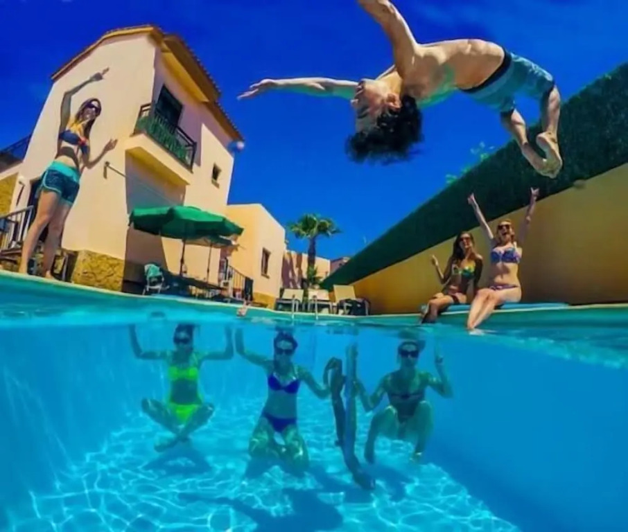 International Surf School & Camp - Hostel