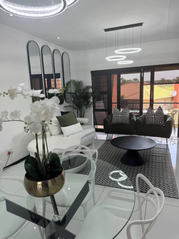 2 Bedroom Apartment Near Monte Casino