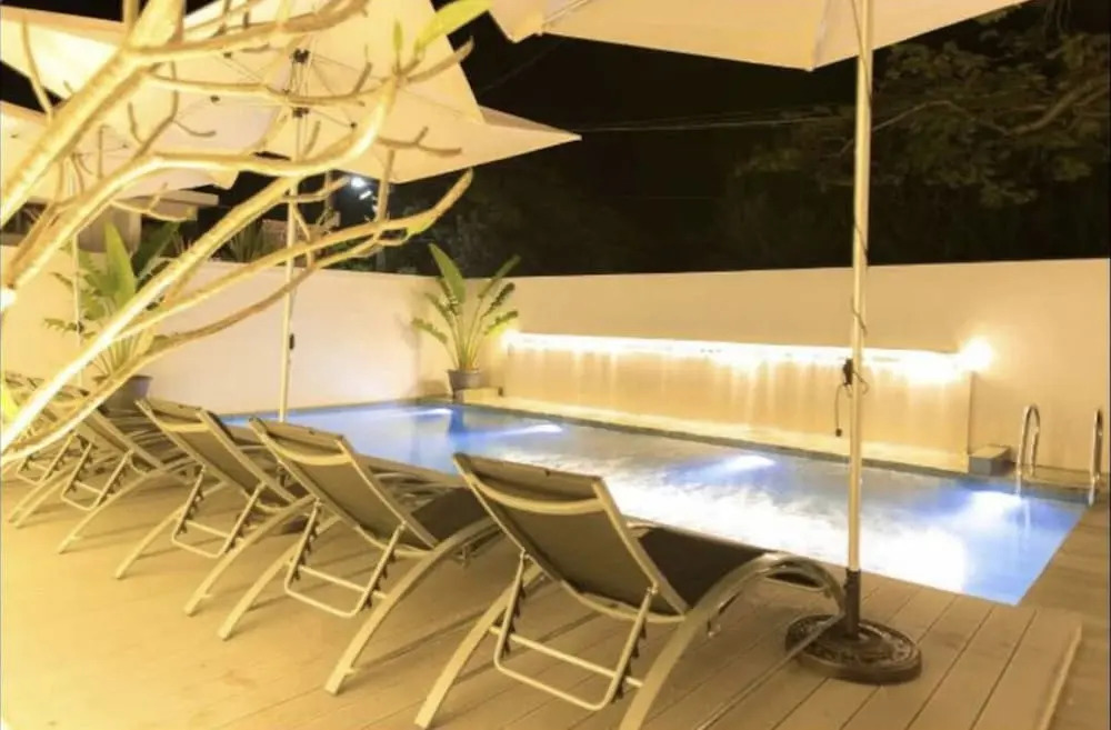 Modern 2-bed Sleeps 4 With Balcony