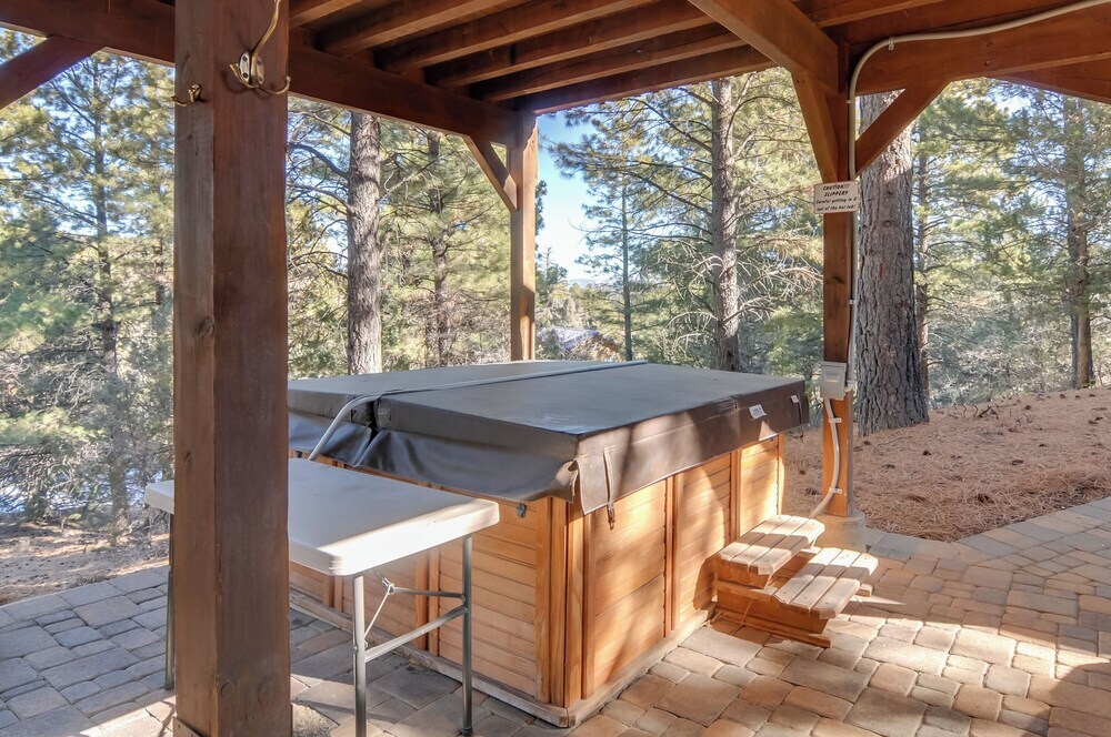 Woodsy Alton Couple's Retreat Near Bryce Canyon