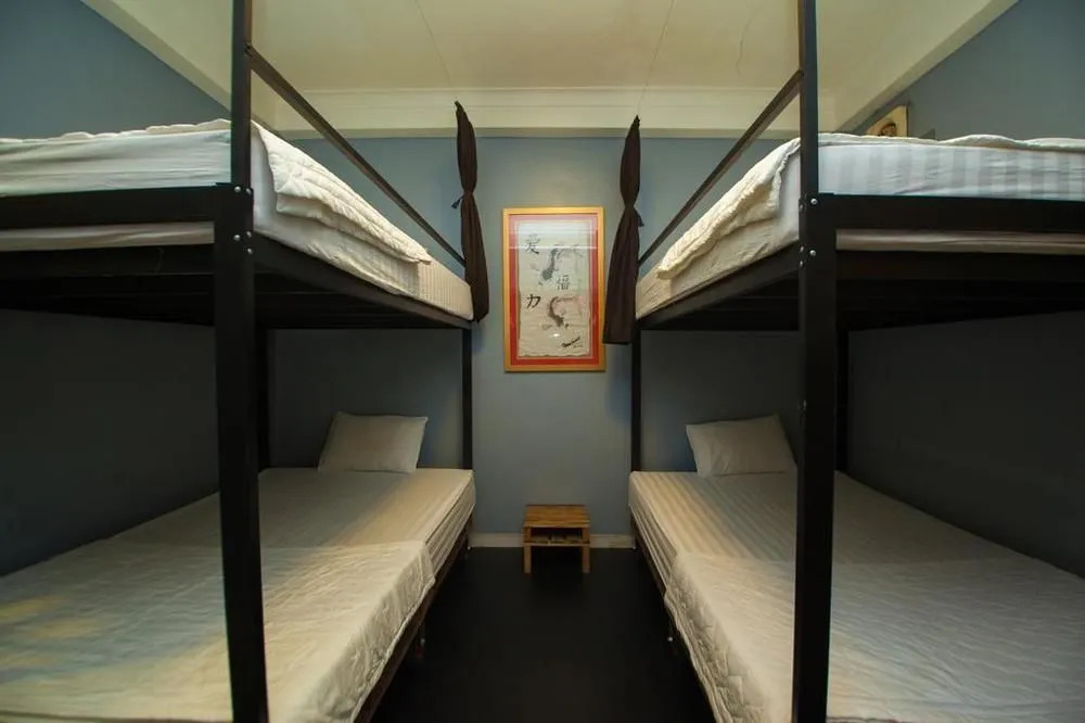 Full Moon - Hostel