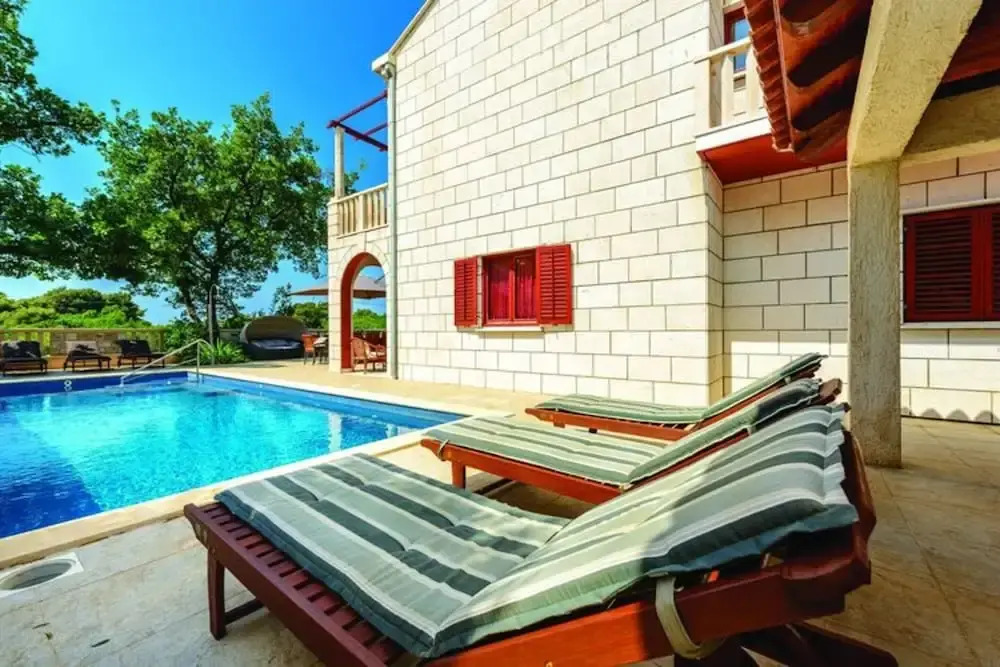 Villa Anka - Five-Bedroom Villa with Terrace and Swimming Pool