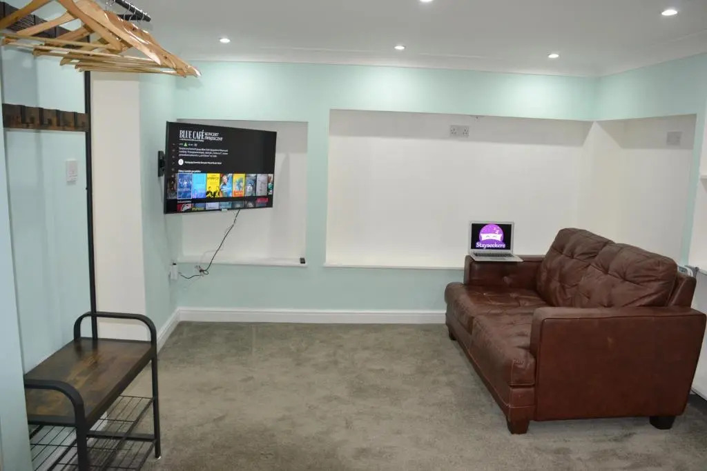 Willow Tree Apartment - 1 Bedroom Apartment - Stayseekers
