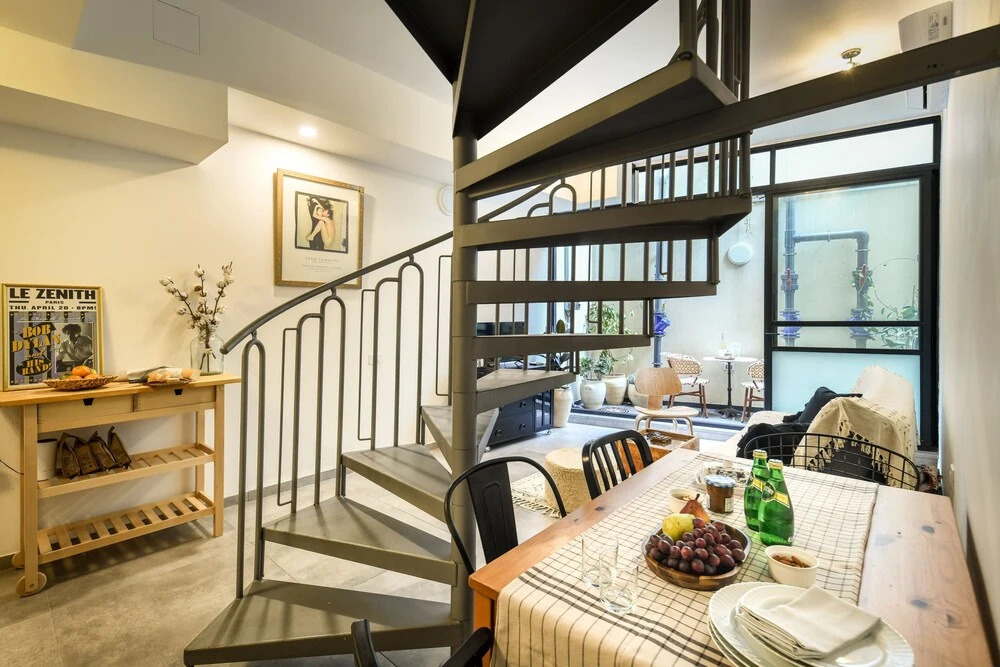 1BR duplex Apt with private Balcony