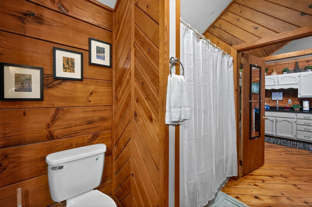 Hot Tub Location Cozy Studio Log Cabin Fireplace