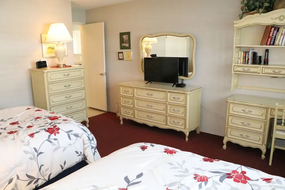 Jamaica Royale 054 - 1 Br Apts