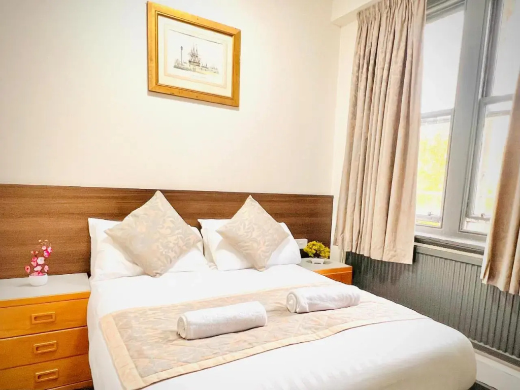Bluebird Hotel